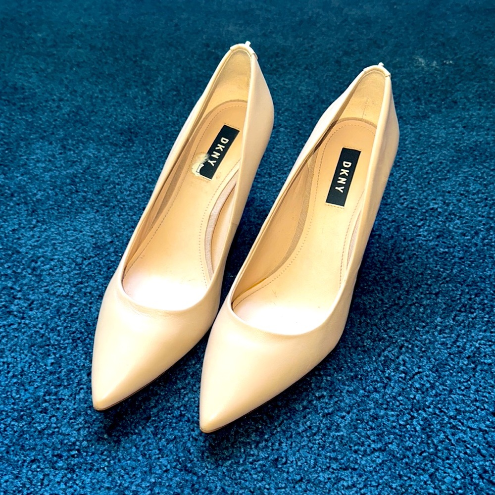 DKNY Beige Pointed Heel size 8.5